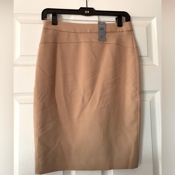 Ann Taylor Women’s Beige/Tan Skirt - Size 2P - NWT - Picture 1 of 2